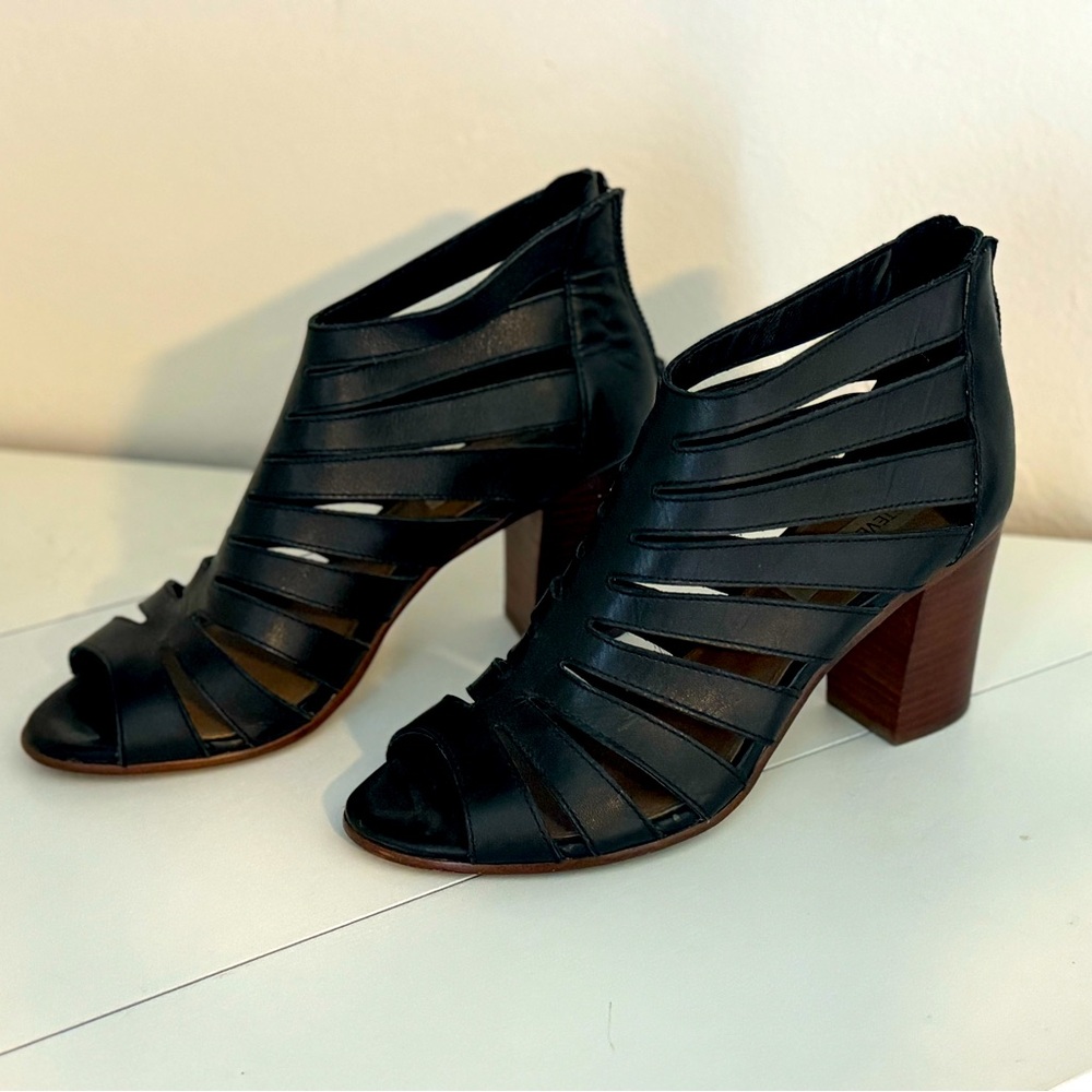 Steve Madden caged booty sandal